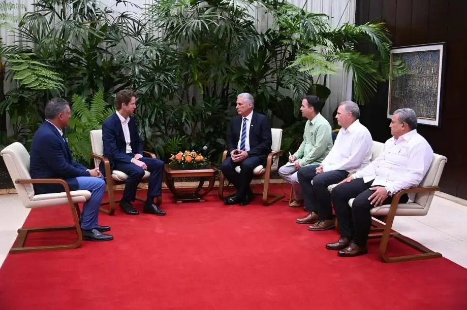 WestJet CEO Meets Cuban President as Airline Expands Service to Havana 57550059538