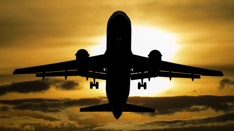Decline in Canadian Air Travel to the US: Over 150,000 Fewer Passengers in May Decline in canadian air travel to the us: over 150,000