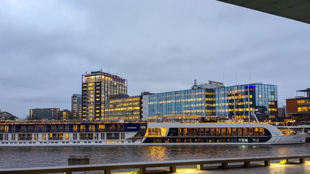 Amsterdam Unveils Strategy to Regulate River Cruising
