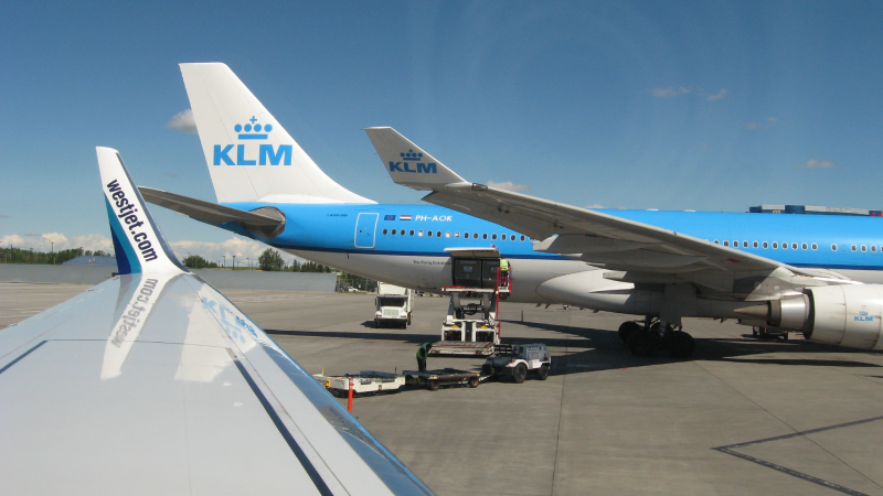 KLM Grounds 7 Boeing 787s for Maintenance Service