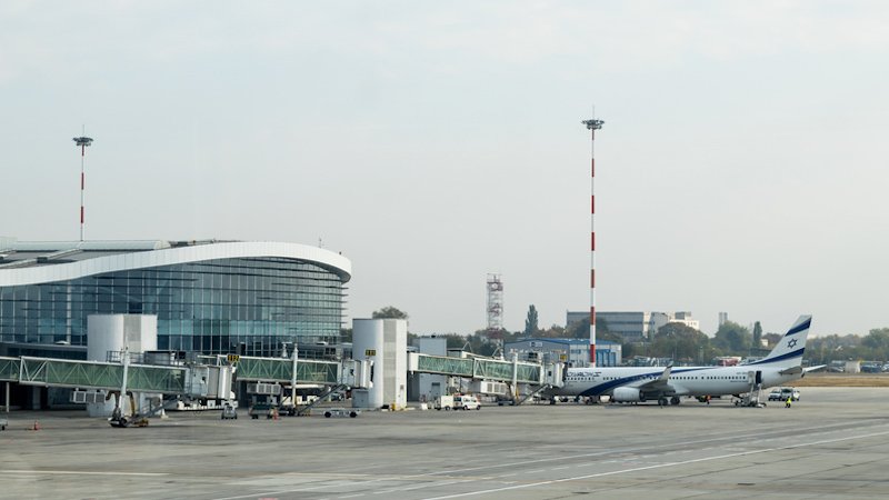 Missile Strike Near Tel Aviv Airport Sparks Widespread Flight Cancellations