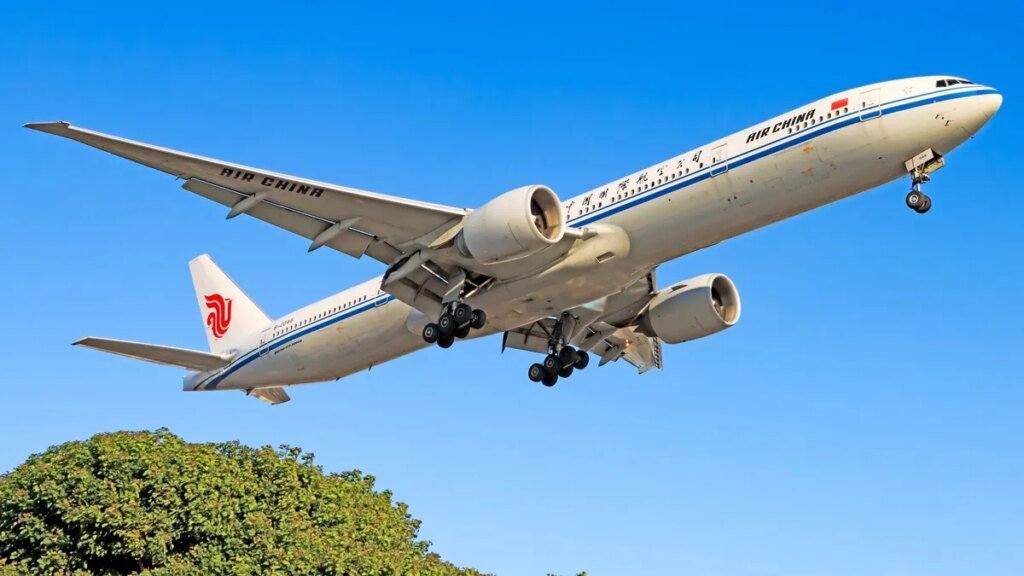 U.S. Directs Chinese Airlines to Bypass Russian Airspace