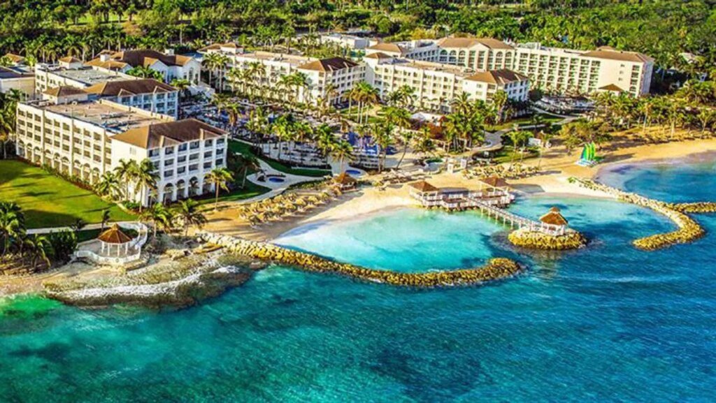 Hurricane Melissa Triggers Hyatt Resorts Temporary Shutdown in Jamaica
