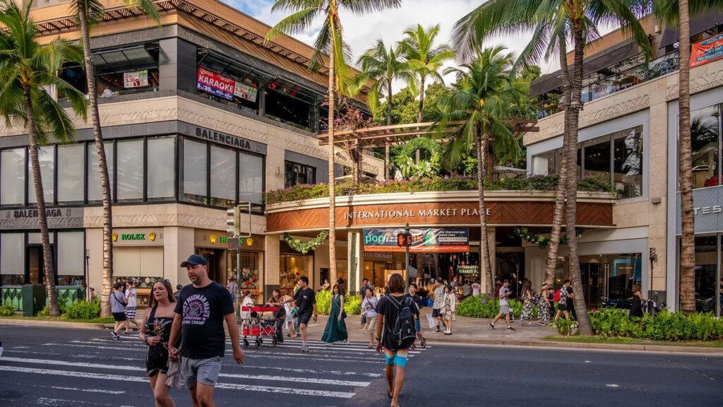 Hawaii Tourism Sees Fewer Visitors but Increased Spending in October
