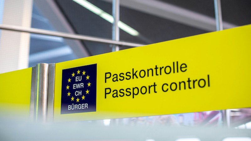 EES System Chaos Grips European Airports as Summer Travel Season Approaches EU passport control EES lines